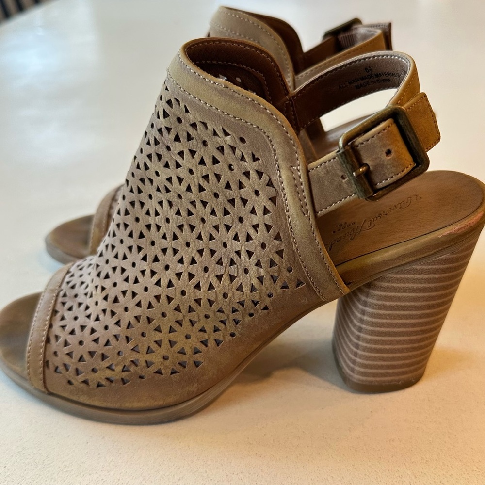 Universal Thread Tan Peep-Toe Heeled Sandals
